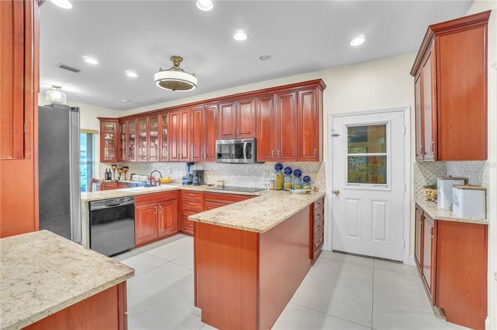 Image No.17-4 Bed House for sale