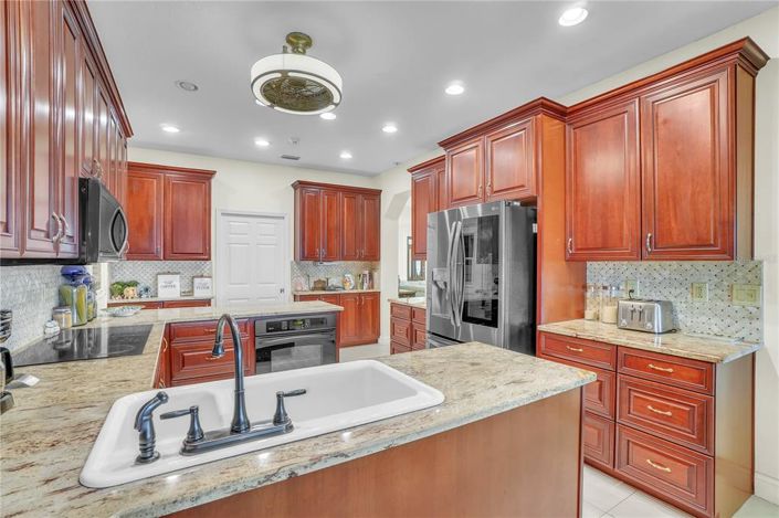 Image No.20-4 Bed House for sale