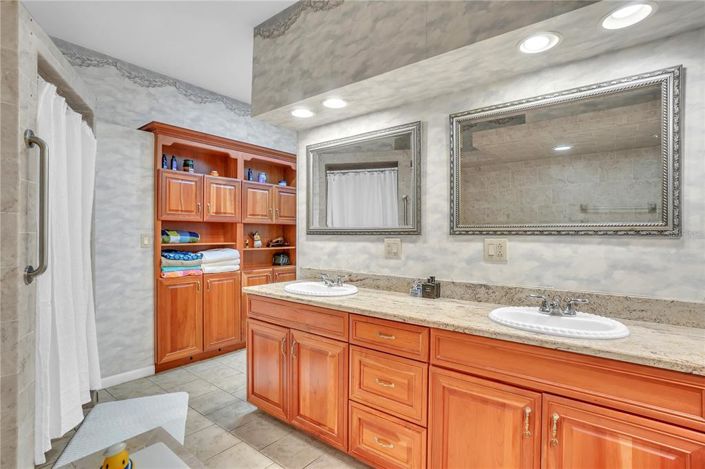 Image No.29-4 Bed House for sale