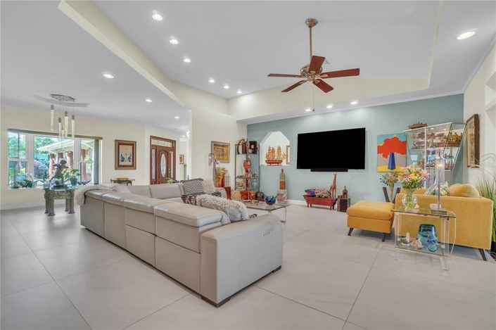 Image No.8-4 Bed House for sale