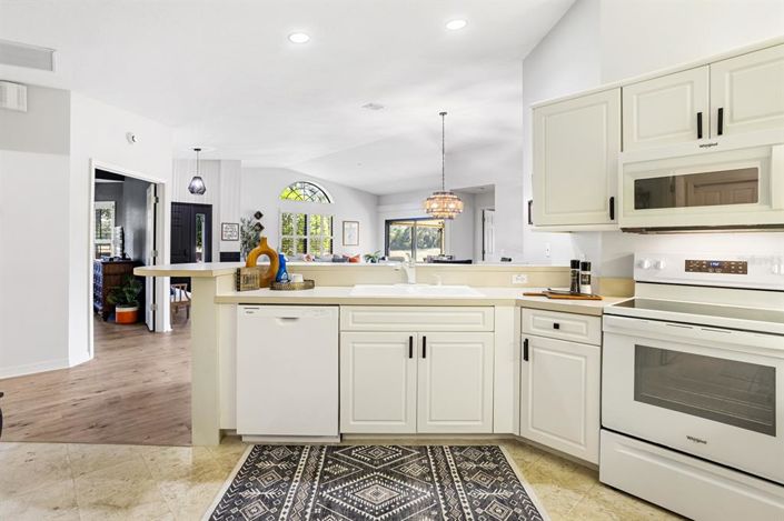 Image No.15-3 Bed Townhouse for sale