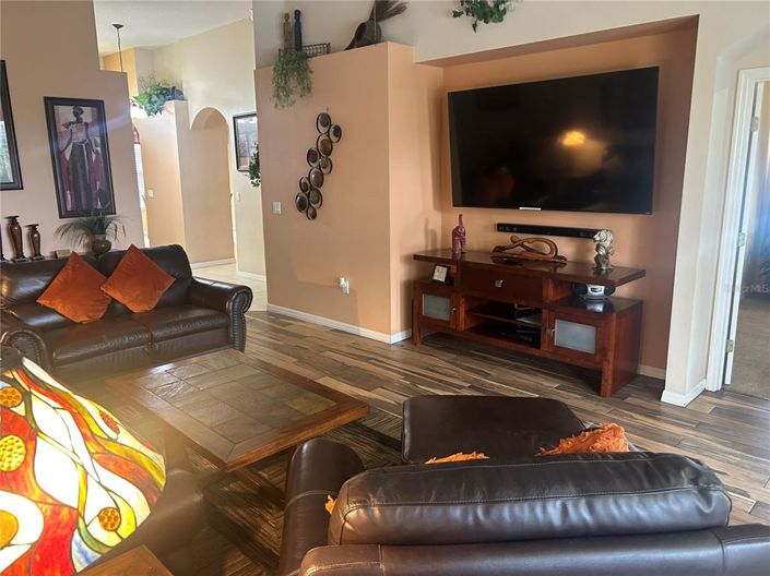 Image No.16-4 Bed House for sale