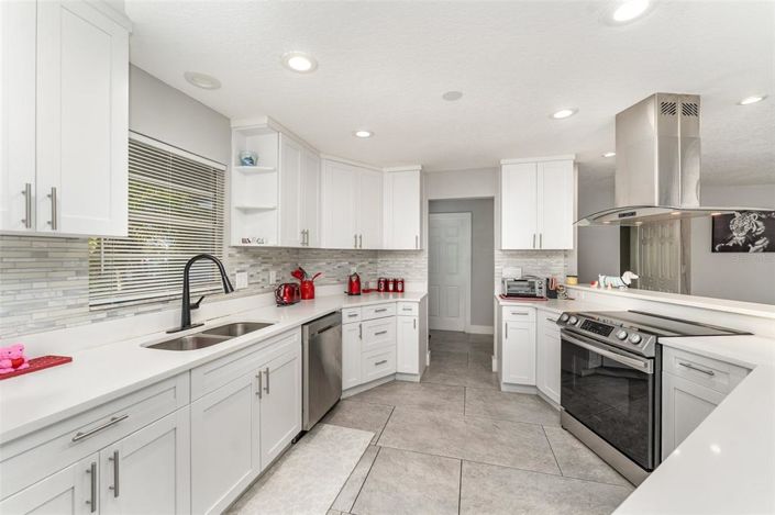 Image No.10-3 Bed House for sale