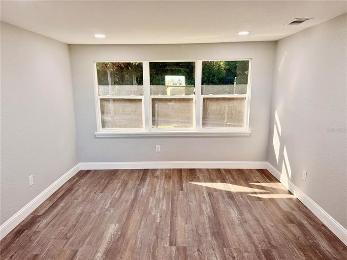 Image No.10-4 Bed House for sale