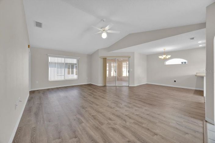 Image No.3-Maison de 2 chambres à vendre à Saint John