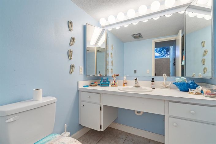 Image No.11-2 Bed Townhouse for sale