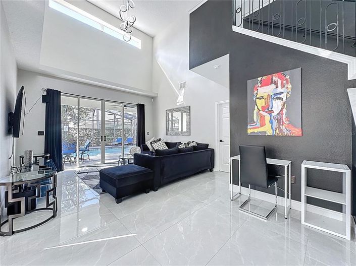 Image No.17-6 Bed House for sale