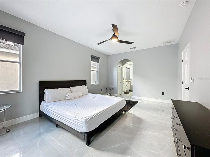 Image No.33-6 Bed House for sale