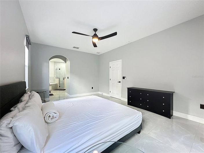 Image No.34-6 Bed House for sale