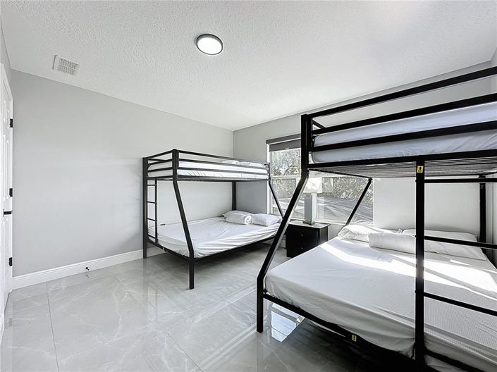 Image No.54-6 Bed House for sale