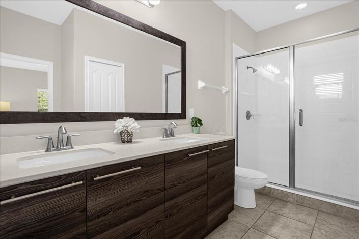 Image No.18-4 Bed House for sale