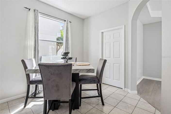 Image No.6-4 Bed House for sale