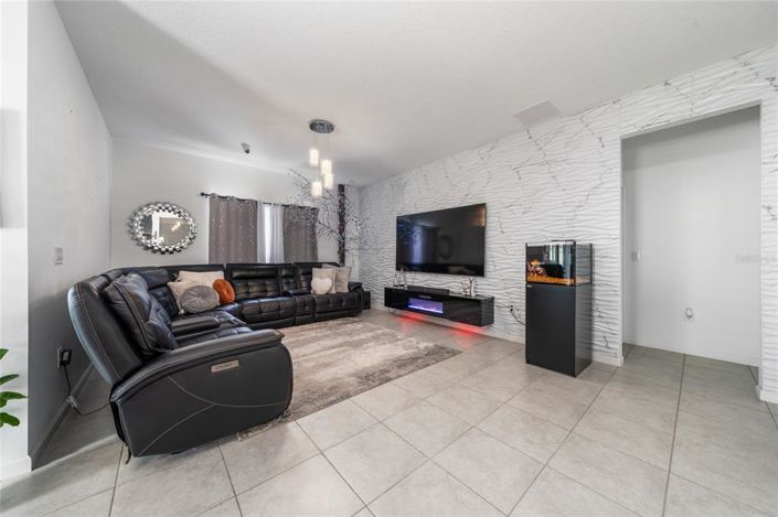 Image No.18-4 Bed House for sale