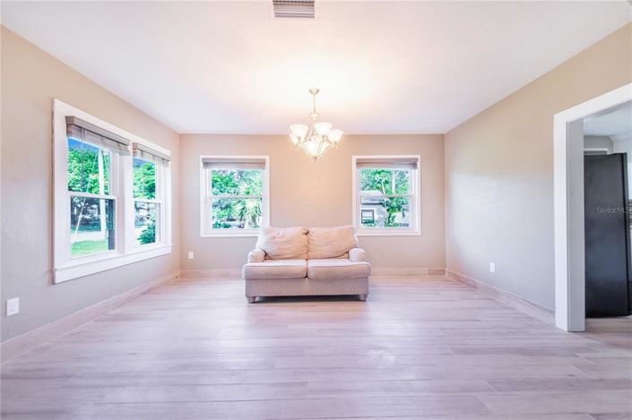 Image No.12-4 Bed House for sale