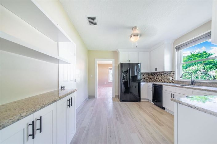 Image No.20-4 Bed House for sale