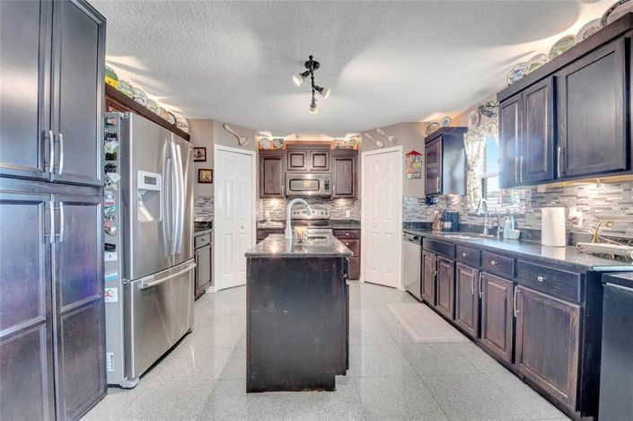 Image No.13-4 Bed House for sale