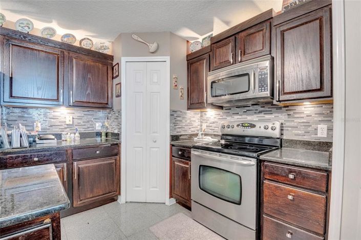 Image No.15-4 Bed House for sale