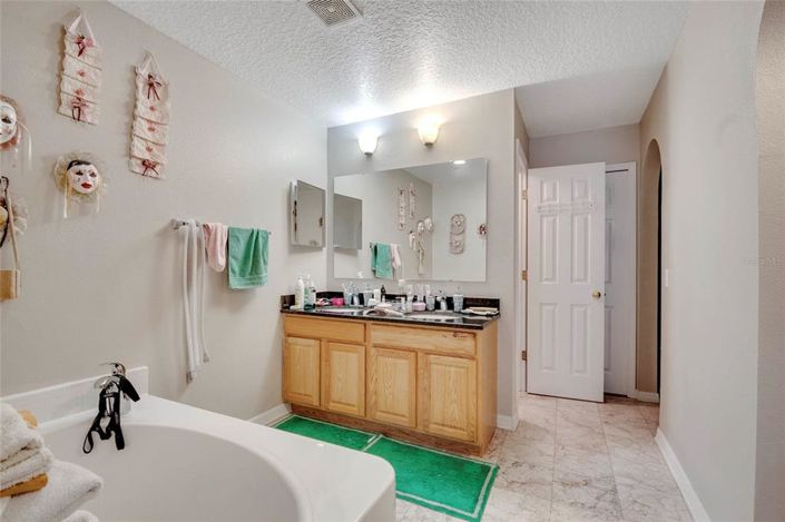 Image No.32-4 Bed House for sale