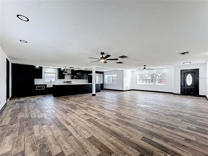 Image No.20-5 Bed House for sale