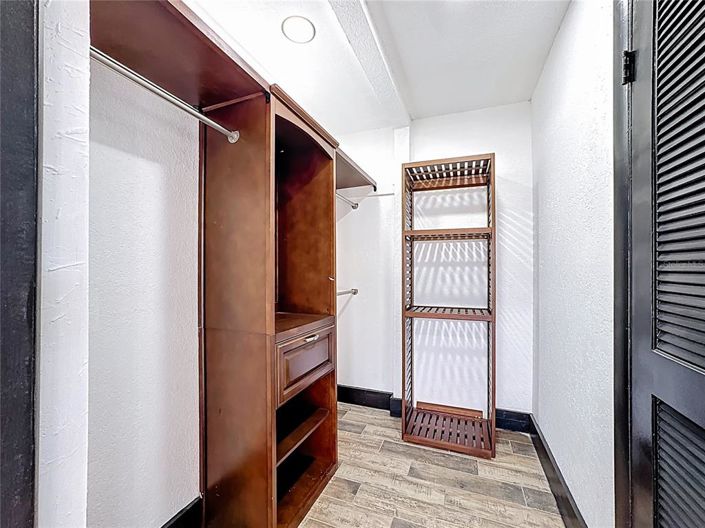 Image No.38-5 Bed House for sale