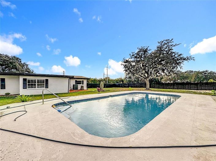 Image No.43-5 Bed House for sale