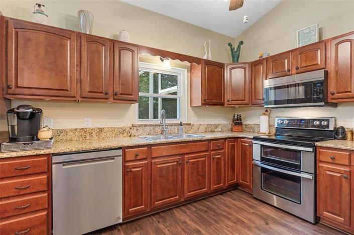 Image No.11-3 Bed House for sale