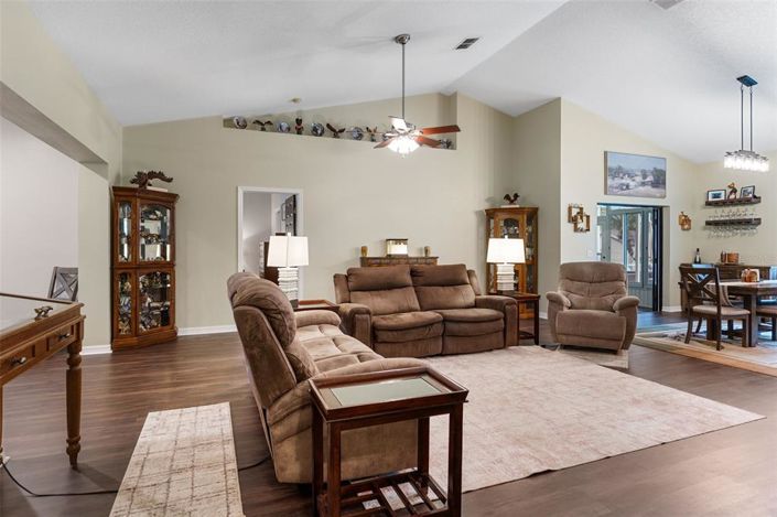 Image No.7-3 Bed House for sale