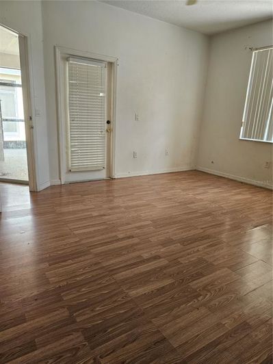 Image No.11-4 Bed House for sale