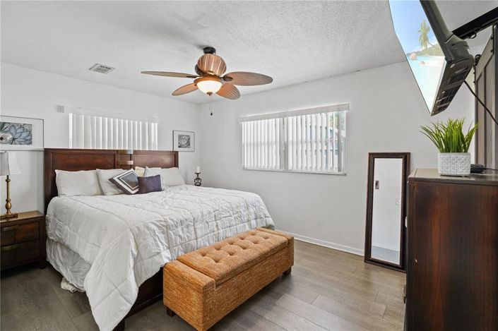 Image No.7-3 Bed House for sale