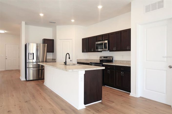 Image No.17-4 Bed House for sale