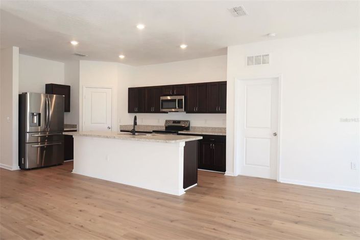 Image No.18-4 Bed House for sale