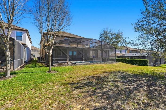 Image No.6-8 Bed House for sale