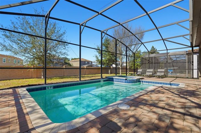 Image No.9-8 Bed House for sale