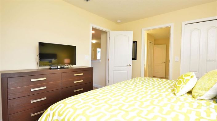 Image No.23-8 Bed House for sale