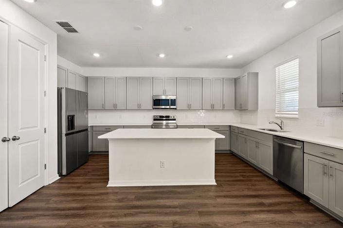 Image No.6-5 Bed House for sale