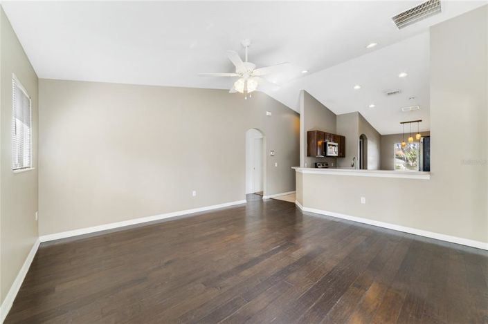 Image No.10-3 Bed House for sale