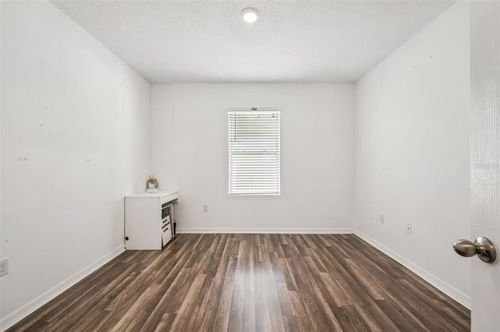 Image No.12-4 Bed House for sale