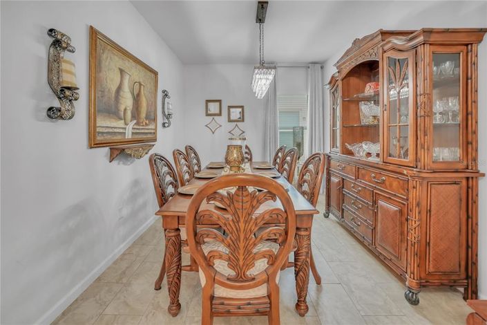 Image No.10-3 Bed House for sale