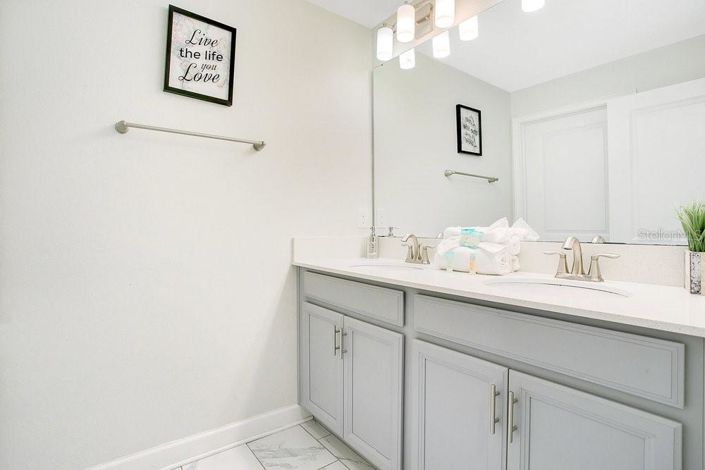 Image No.17-4 Bed Townhouse for sale