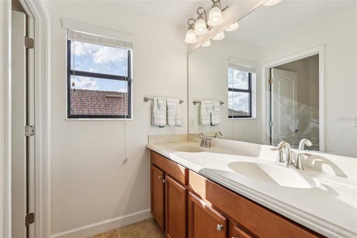 Image No.40-4 Bed House for sale