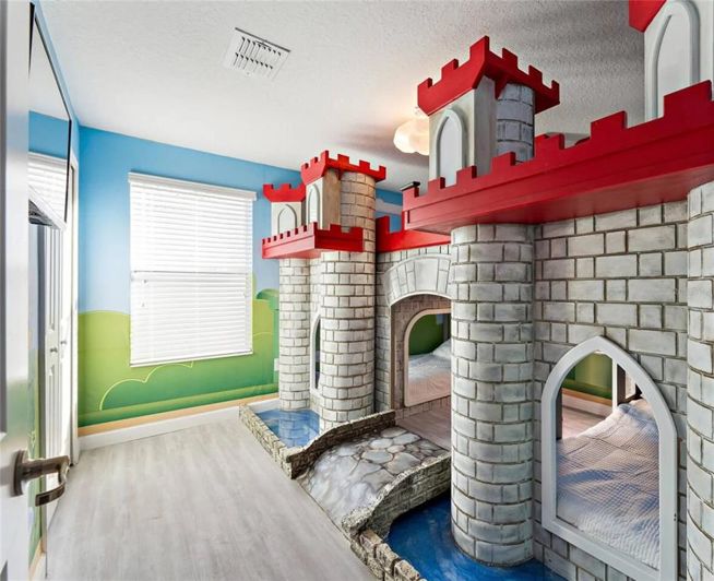 Image No.34-8 Bed House for sale