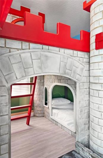 Image No.35-8 Bed House for sale