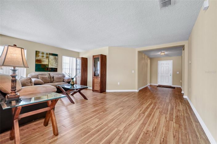 Image No.15-3 Bed House for sale