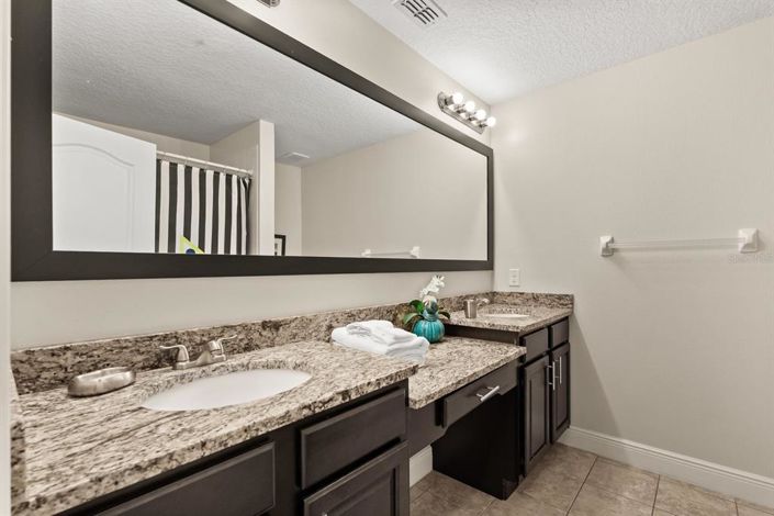 Image No.13-3 Bed Townhouse for sale