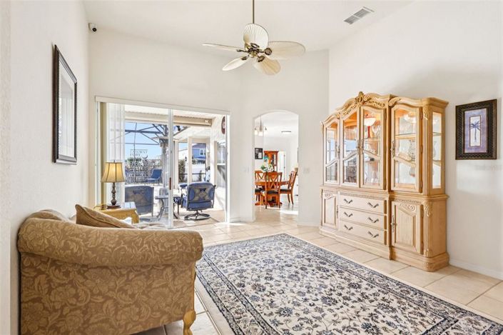 Image No.8-5 Bed House for sale