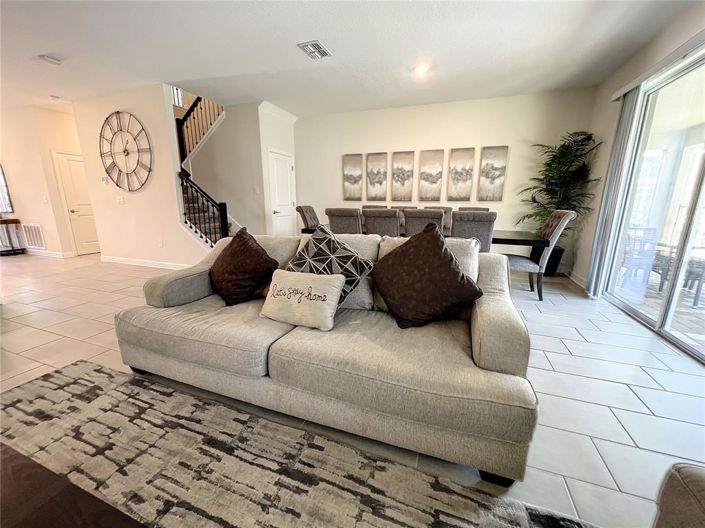 Image No.8-8 Bed House for sale