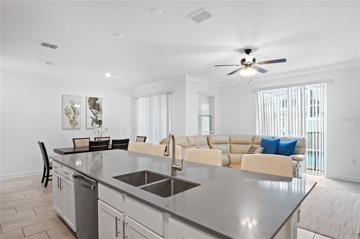 Image No.10-4 Bed Townhouse for sale