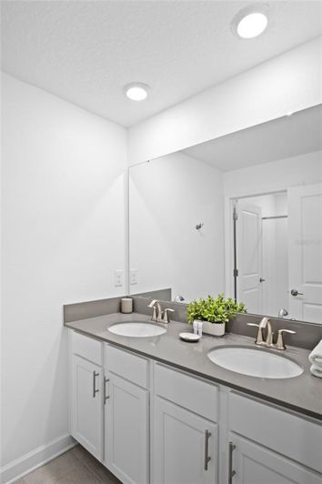 Image No.20-4 Bed Townhouse for sale