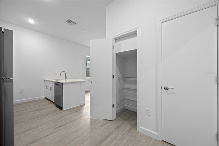 Image No.12-5 Bed Townhouse for sale