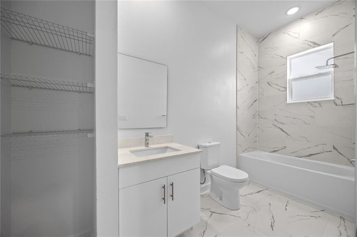 Image No.14-5 Bed Townhouse for sale